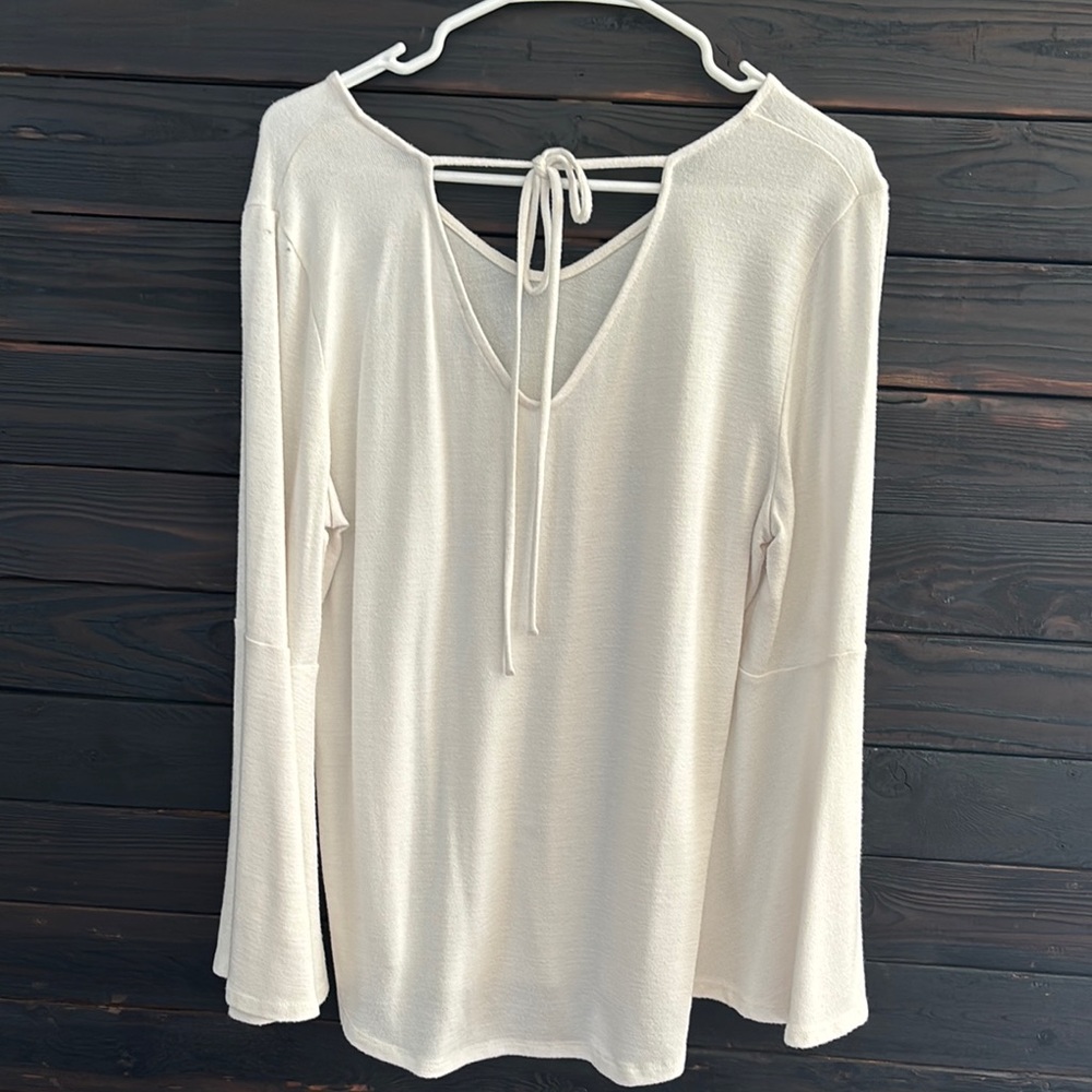 Elegant Cream Women's Top - Picture 3 of 5